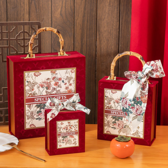 تصميم وتجهيز علب هدايا فاخرة لحفلات الزفاف والمناسبات